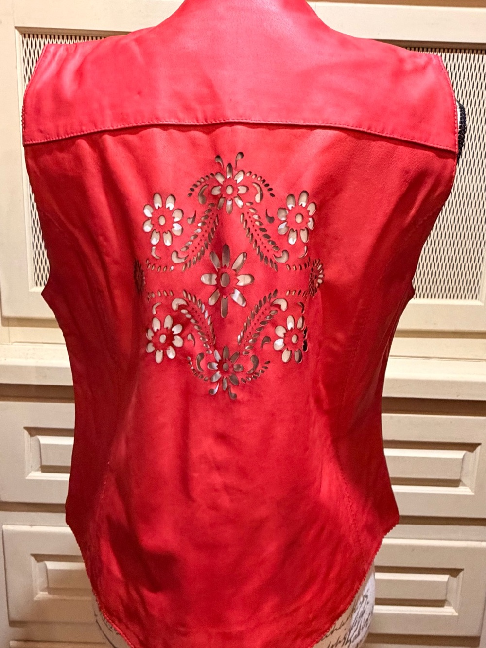 NWT Double D Ranch Leather Western Vest Laser Cut Out Flower Fringe - Picture 2 of 4